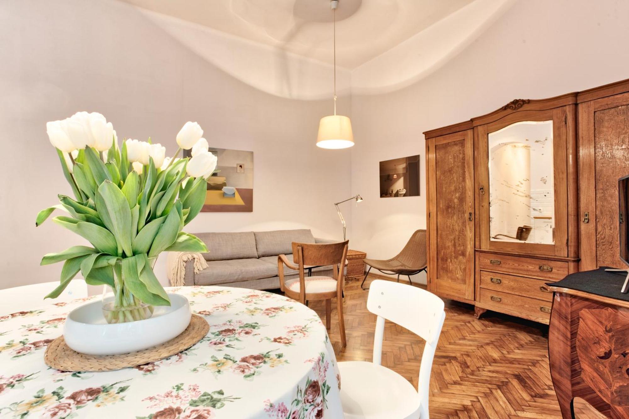14 Zacisze Street I One-bedroom Apartment